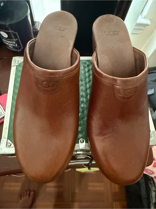 UGG Shoes - UGG women Chestnut Brown Leather Slip-On Mules